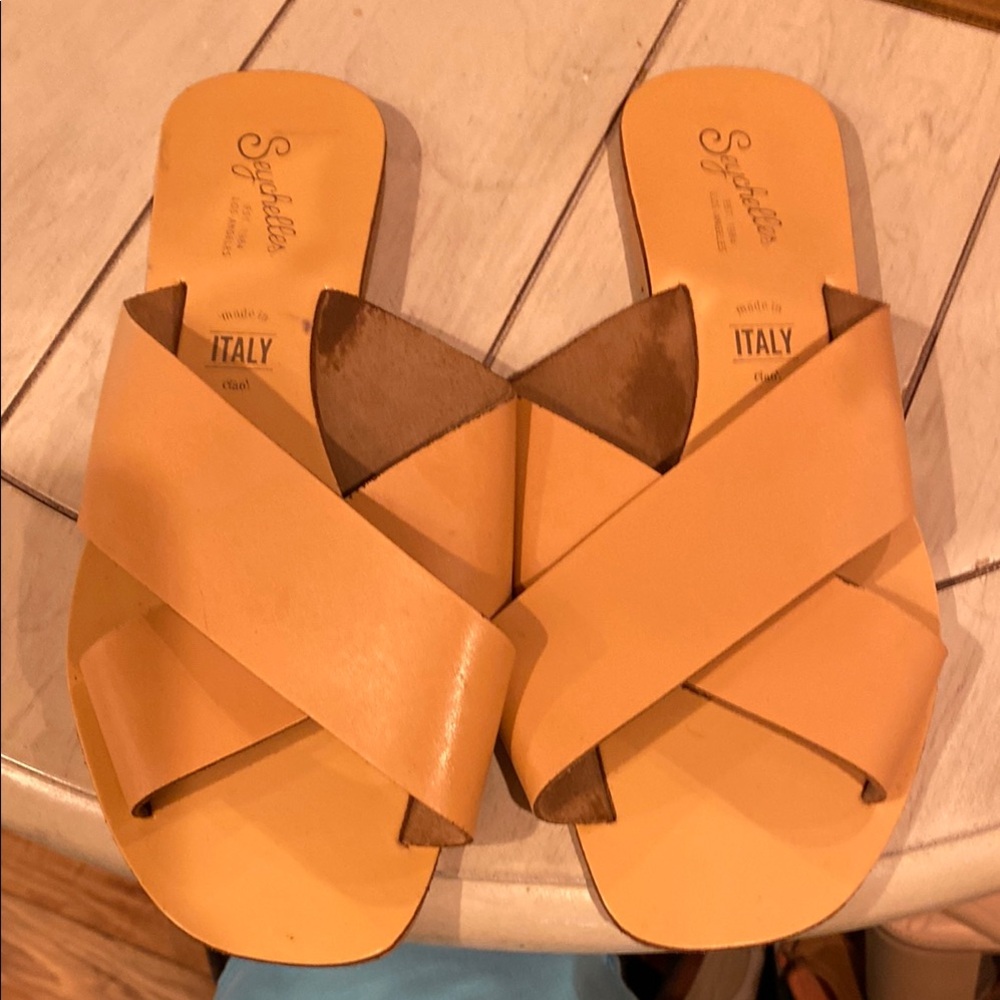 Seychelles Tan Sandals Minimalist Thong Design size 6.5
548
